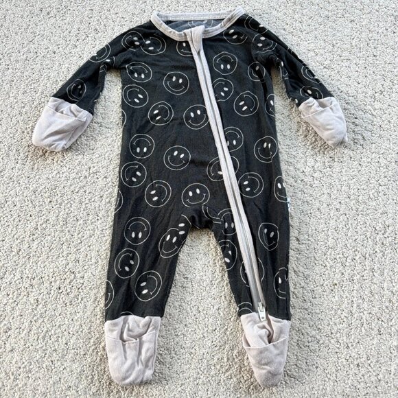 Dream big little premie smiley face black bamboo sleeper - Picture 1 of 2